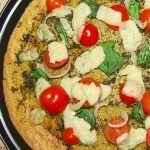 Flourless, gluten-free pizza crust alternative - easy quinoa pizza crust | more recipes from accidentallycrunchy.com