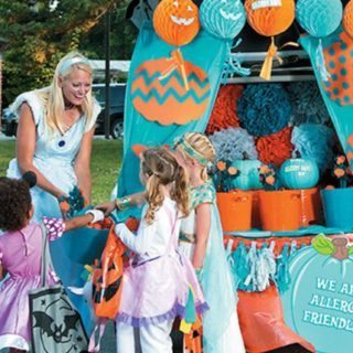 whether you are celebrating Halloween at home or trunk-or-treating, it isn't too late for you to support the Teal Pumpkin Project and make Halloween safe and inclusive for kids in your neighbourhood with food allergies. Enter to win a complete kit of decorations and treats for you and your neighbours, so that every kid will have a Happy Halloween. | visit accidentallycrunchy.com to learn more about the Teal Pumpkin Project
